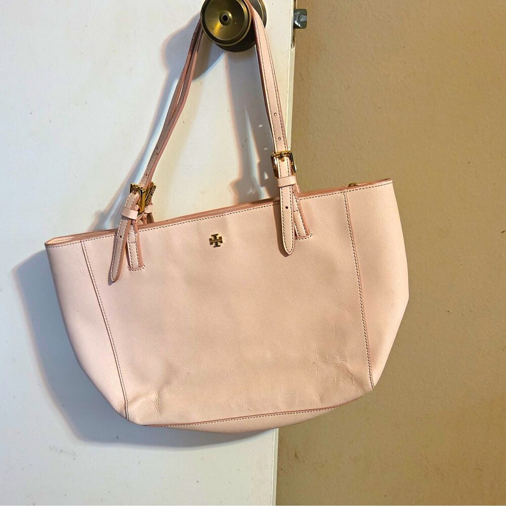 Tory Burch Beige Solid Tote Bag Double Handles Gold Logo Inner Pockets